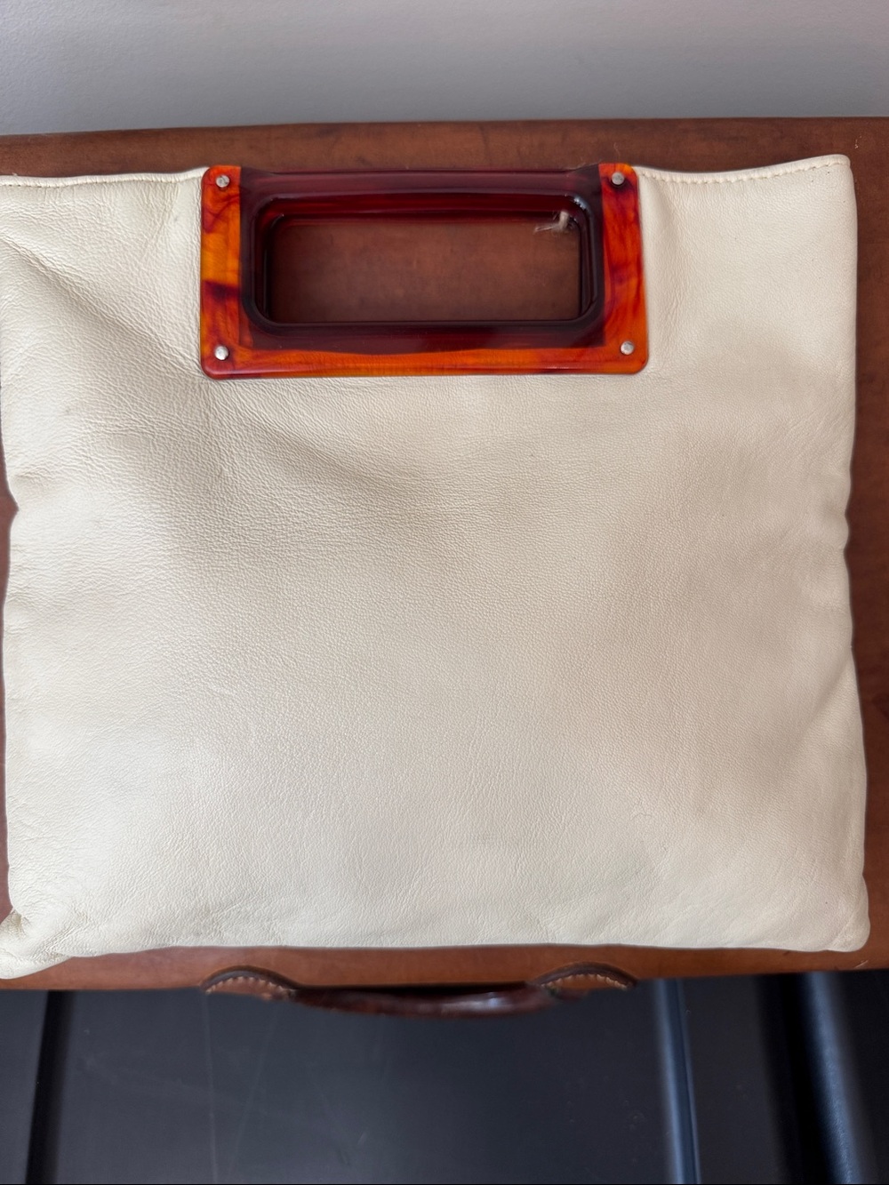 Vintage Cream Leather handbag with Tortoiseshell lucite Handle